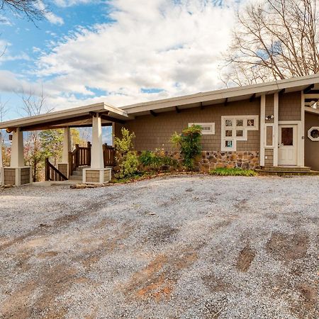 Chestnut By Avantstay Mountain Cabin W Treetop Views Hot Tub Game Room แกตลิงเบิร์ก ภายนอก รูปภาพ