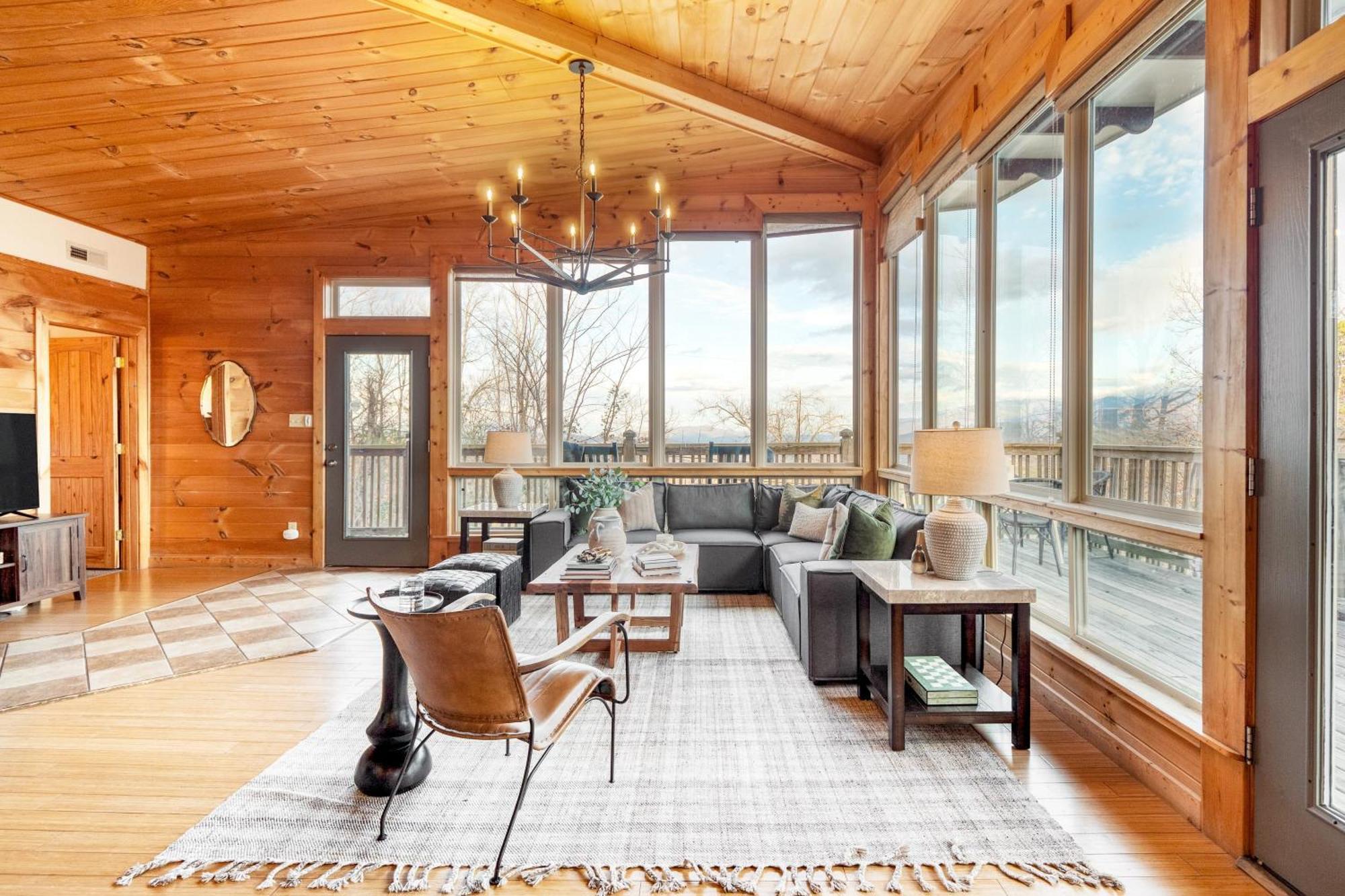 Chestnut By Avantstay Mountain Cabin W Treetop Views Hot Tub Game Room แกตลิงเบิร์ก ภายนอก รูปภาพ