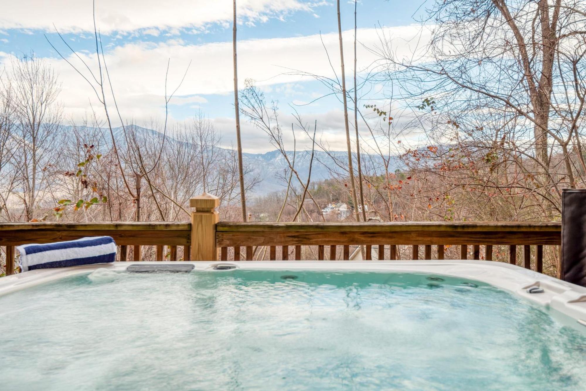 Chestnut By Avantstay Mountain Cabin W Treetop Views Hot Tub Game Room แกตลิงเบิร์ก ภายนอก รูปภาพ