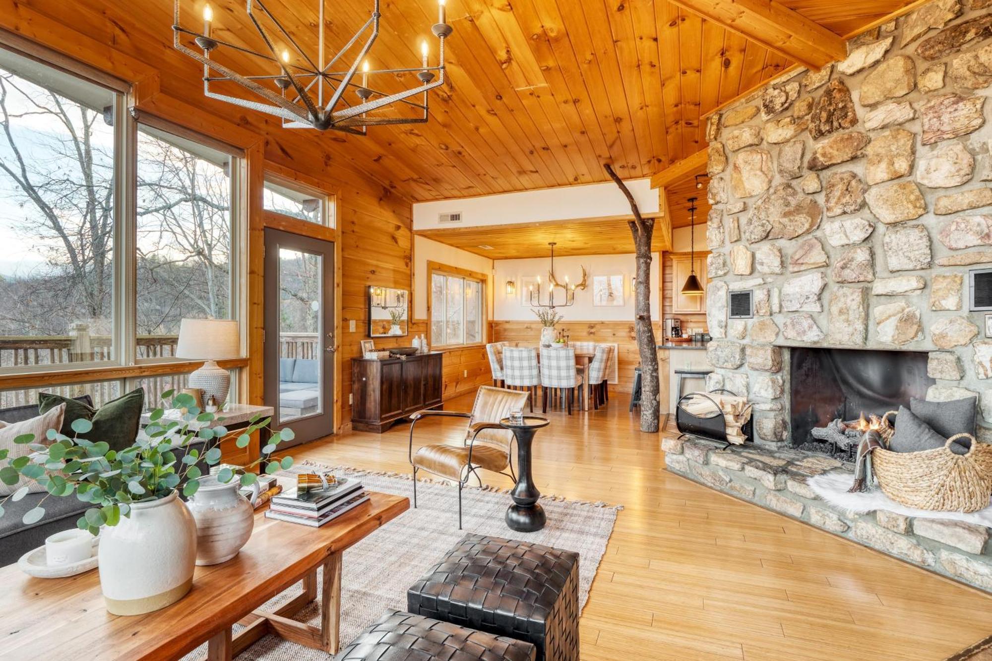 Chestnut By Avantstay Mountain Cabin W Treetop Views Hot Tub Game Room แกตลิงเบิร์ก ภายนอก รูปภาพ