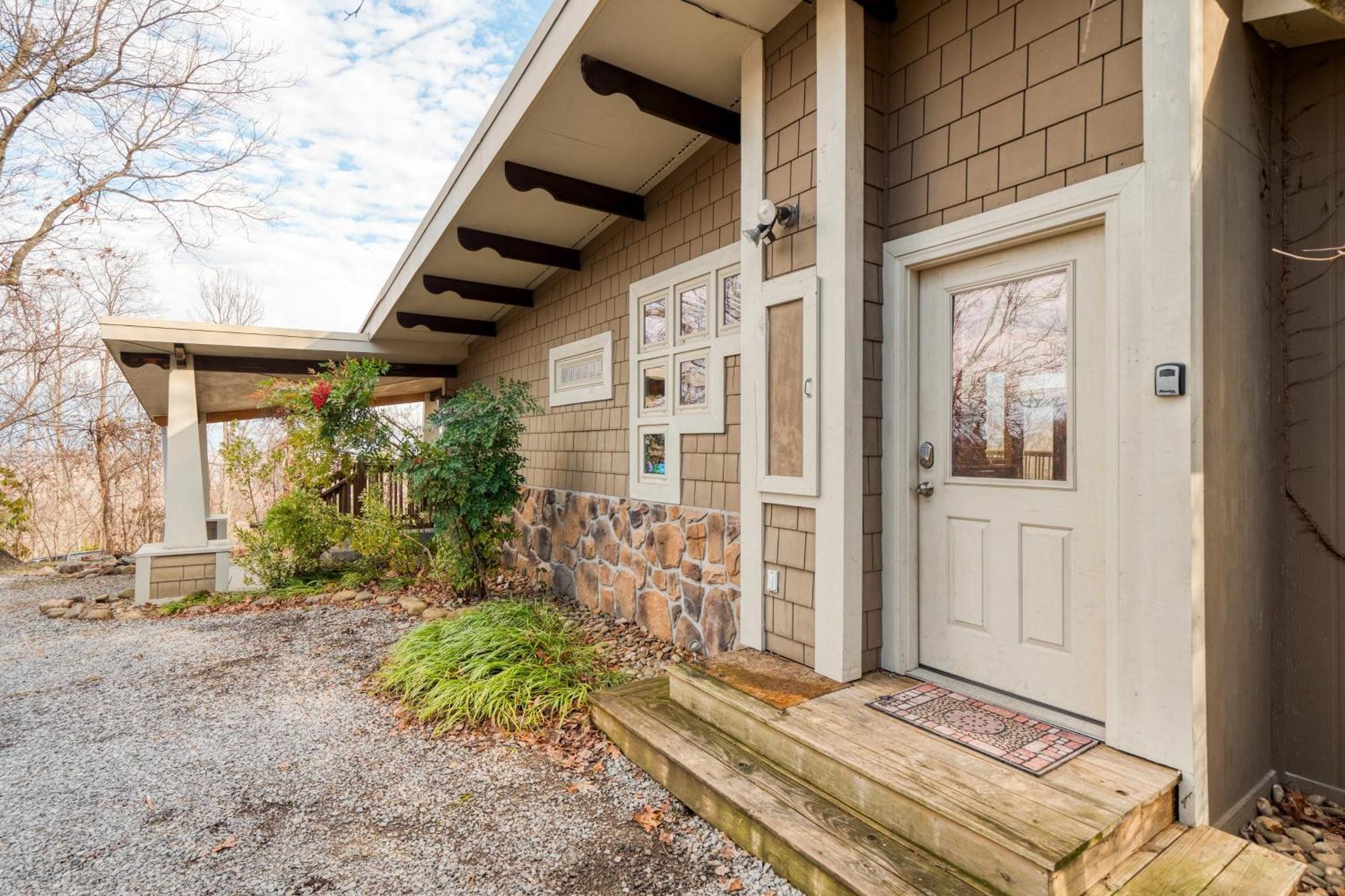 Chestnut By Avantstay Mountain Cabin W Treetop Views Hot Tub Game Room แกตลิงเบิร์ก ภายนอก รูปภาพ