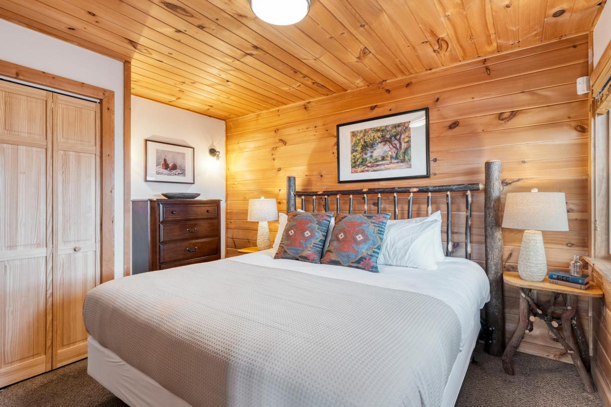Chestnut By Avantstay Mountain Cabin W Treetop Views Hot Tub Game Room แกตลิงเบิร์ก ภายนอก รูปภาพ