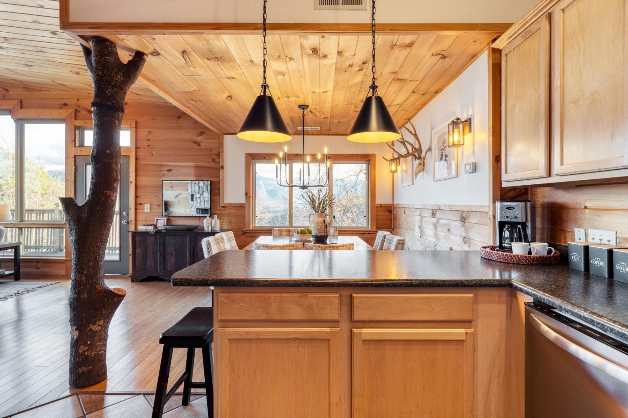 Chestnut By Avantstay Mountain Cabin W Treetop Views Hot Tub Game Room แกตลิงเบิร์ก ภายนอก รูปภาพ