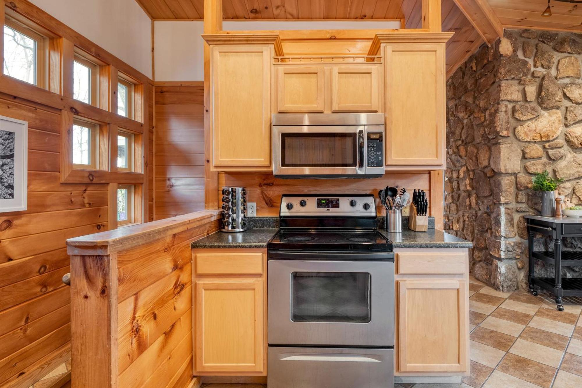Chestnut By Avantstay Mountain Cabin W Treetop Views Hot Tub Game Room แกตลิงเบิร์ก ภายนอก รูปภาพ