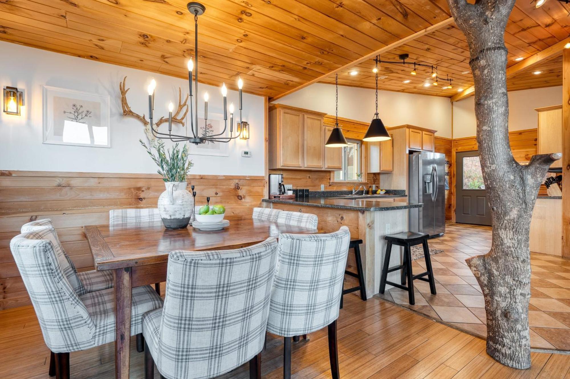 Chestnut By Avantstay Mountain Cabin W Treetop Views Hot Tub Game Room แกตลิงเบิร์ก ภายนอก รูปภาพ