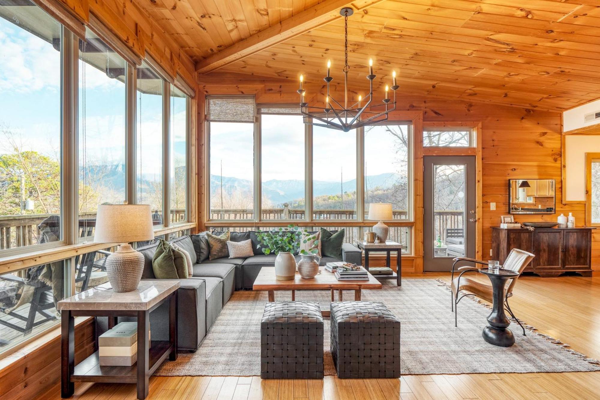 Chestnut By Avantstay Mountain Cabin W Treetop Views Hot Tub Game Room แกตลิงเบิร์ก ภายนอก รูปภาพ