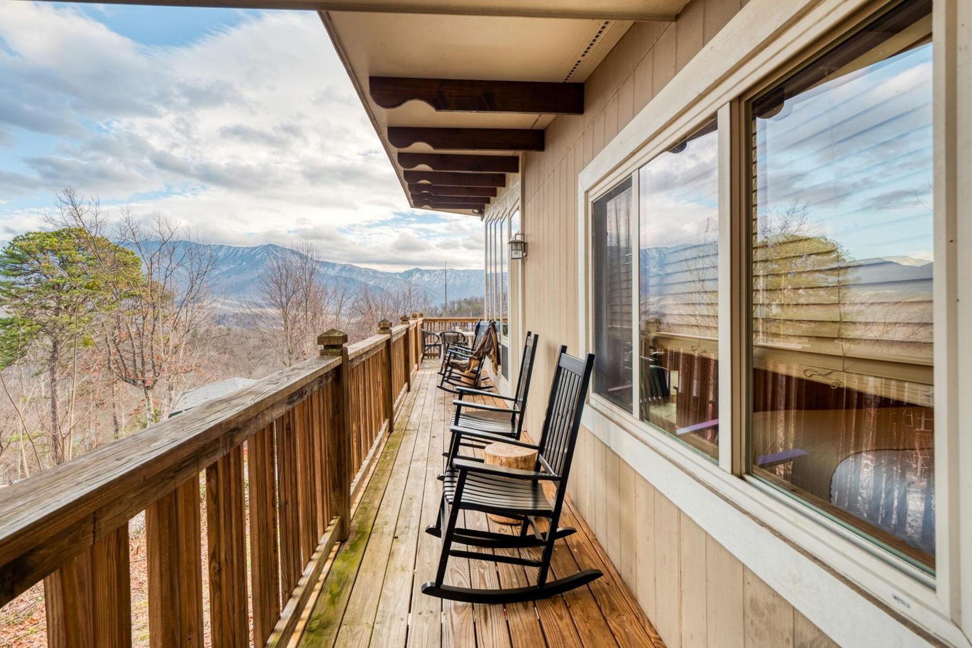 Chestnut By Avantstay Mountain Cabin W Treetop Views Hot Tub Game Room แกตลิงเบิร์ก ภายนอก รูปภาพ